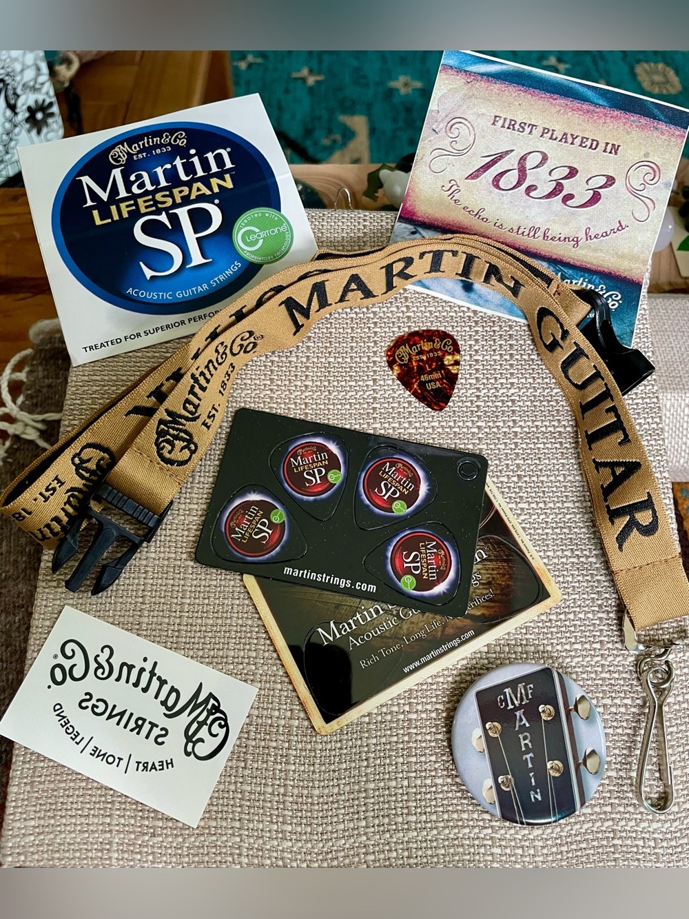 Martin Guitar Lot   3 stickers1 lanyard 2 cards of guitar picks +1   1 photo pin